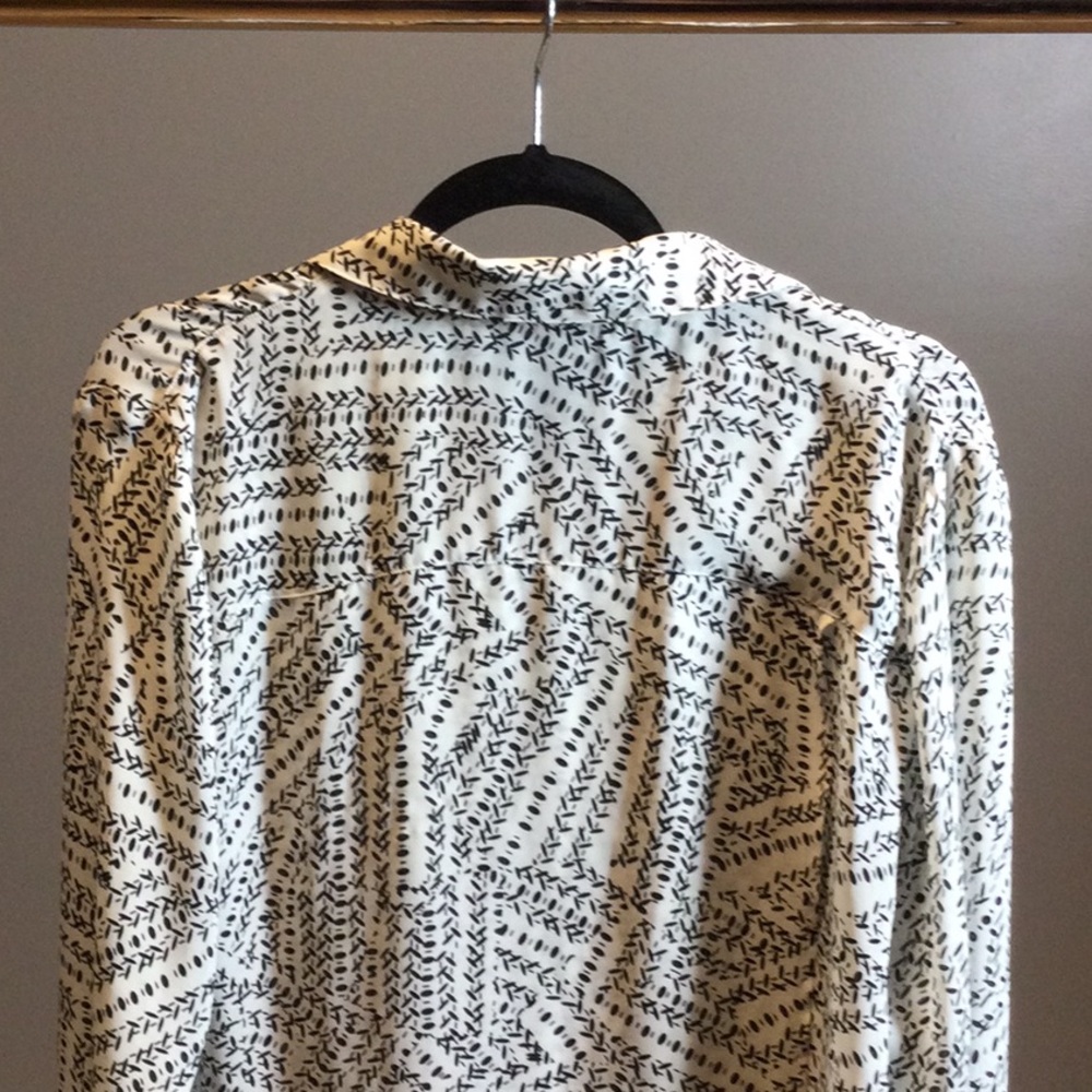 L Cabi Black And White Split Back Patterned Butto… - image 7